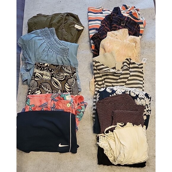 13 Women's Sz Large Clothing Items Mixed Styles & Brands For 1 Low Price *READ - Picture 1 of 16